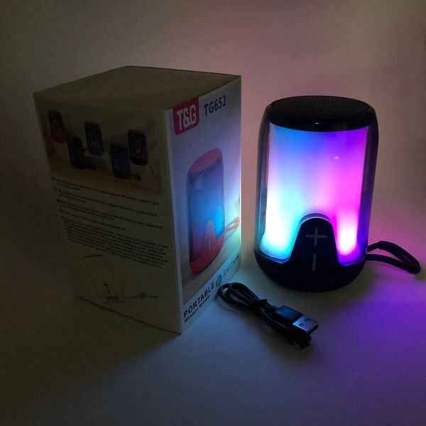 Портативна колонка TG652 5W з RGB підсвічуванням та ремінцем, акумуляторна колонка для музики. Колір: чорний 460689 фото