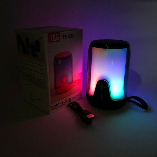 Портативна колонка TG652 5W з RGB підсвічуванням та ремінцем, акумуляторна колонка для музики. Колір: чорний 460689 фото