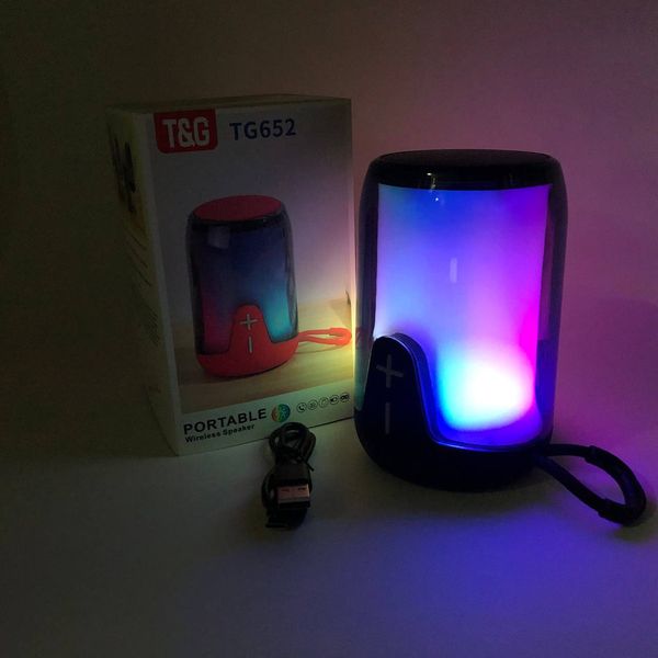 Портативна колонка TG652 5W з RGB підсвічуванням та ремінцем, акумуляторна колонка для музики. Колір: чорний 460689 фото